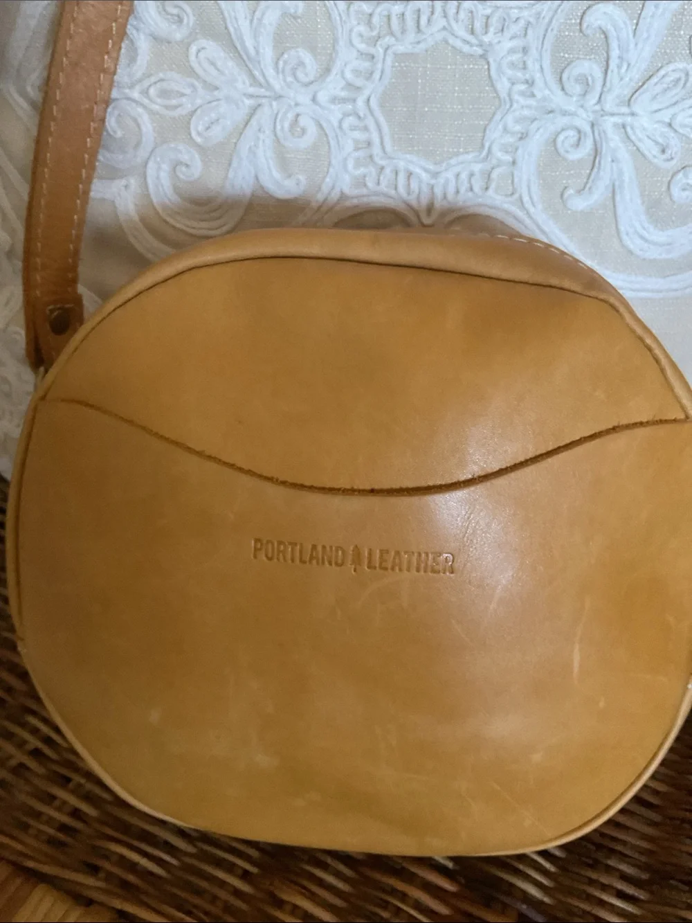Portland Leather EUC Sunflower Round Crossbody - Picture 7 of 12